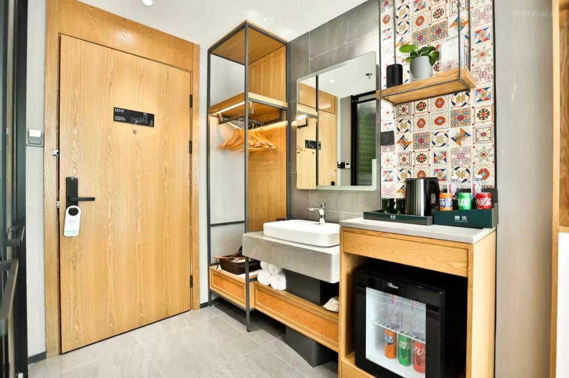 True Go Hotel - Shanghai Jing'An Temple Nanjing West Road Buitenkant foto